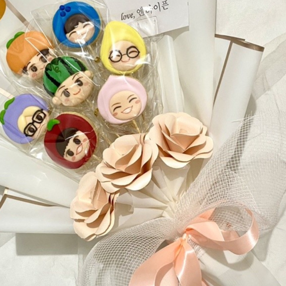 

Enhypen Kpop Cookies Bouquet - (isi 7 pcs) Icing Cookies / Sugar Cookies / Decorated Cookies / Kukis Hias