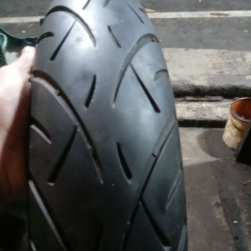 Ban bekas, ukuran 120/70- R 19, kondisi 80% tanpa minus