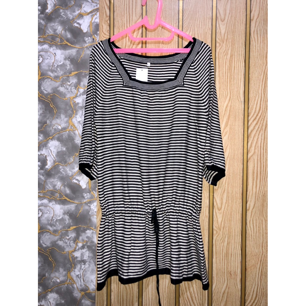 Blouse garis hitam putih