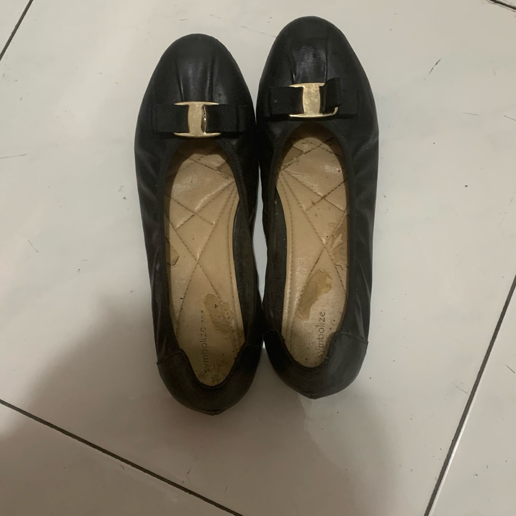 Preloved Flat Shoes Symbolize / Preloved Sepatu Symbolize Wanita