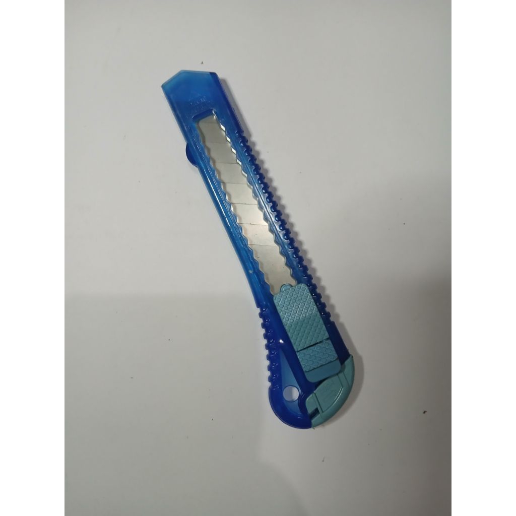 

Cutter Pemotong Kertas