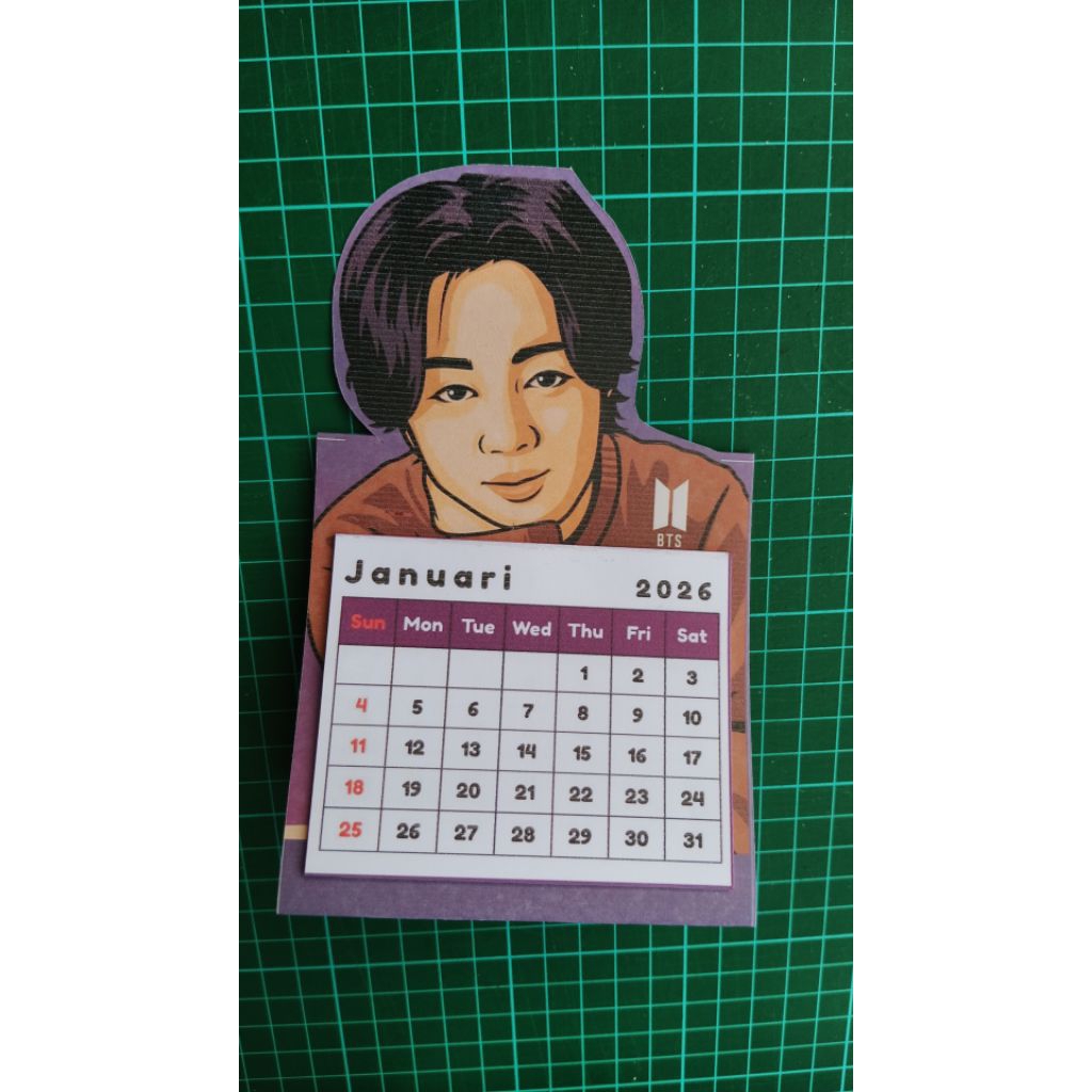 

Kalender duduk mini BTS tahun 2026 ( bisa untuk souvenir)