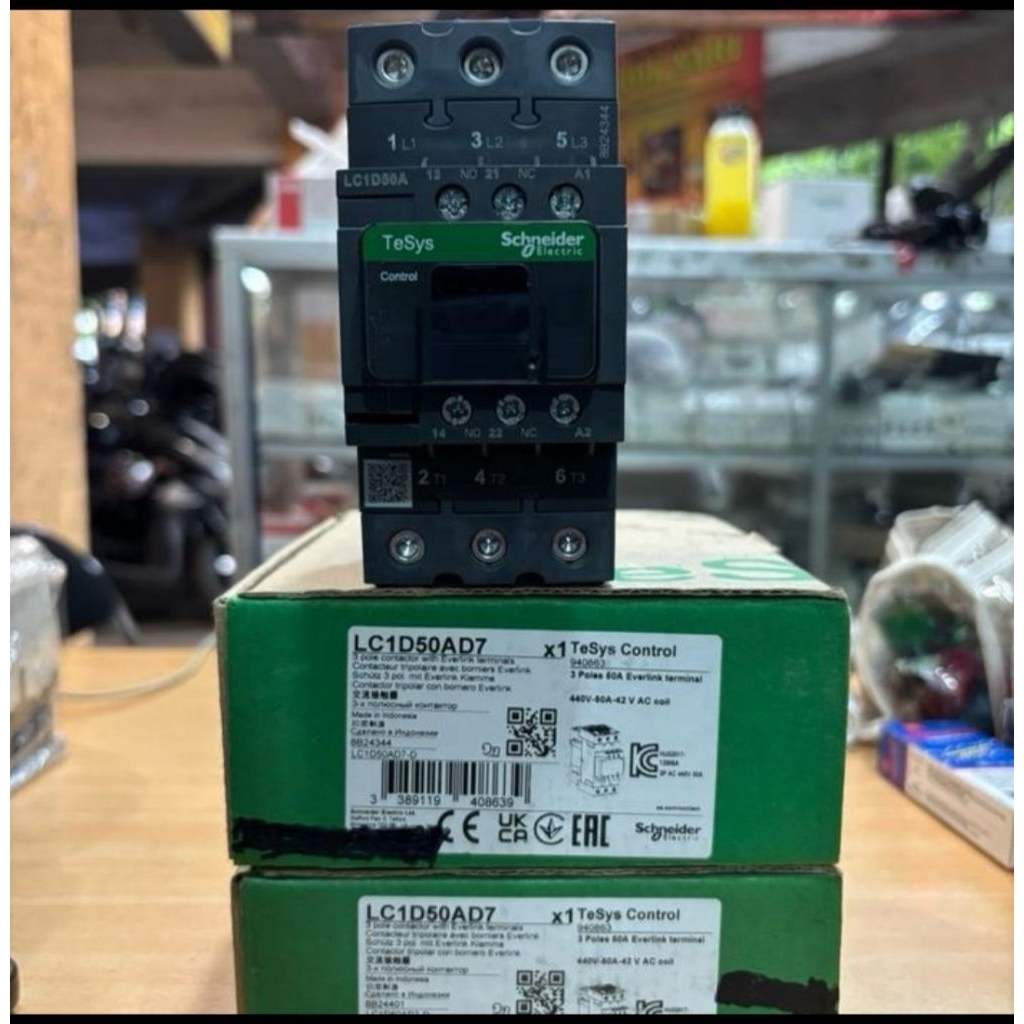 KONTAKTOR / CONTACTOR SCHNEIDER LC1D50AD7 42V