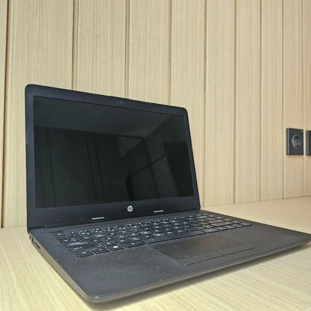 Laptop hp Tipe 14-cm AMD E2-9000e Preloved Windows 10 Home