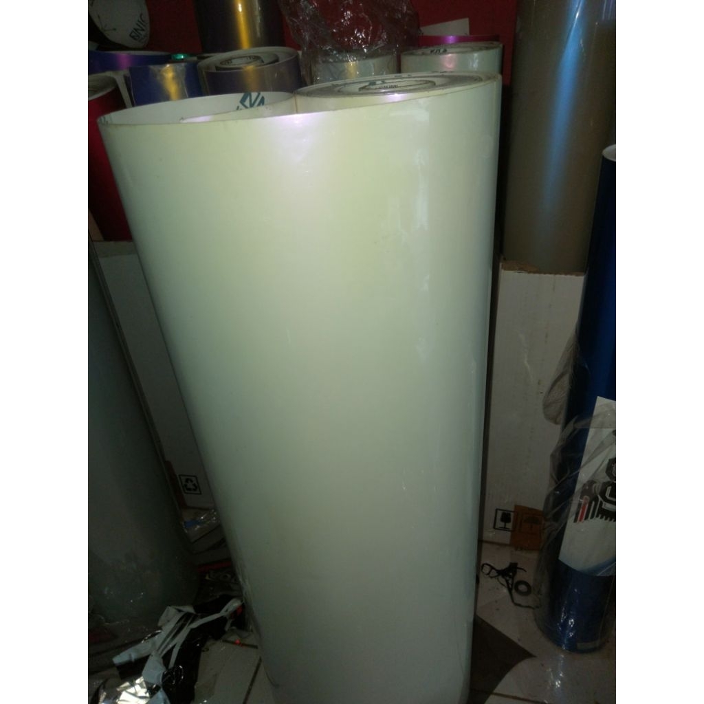 stiker scotlet putih lembayung ungu bunglon