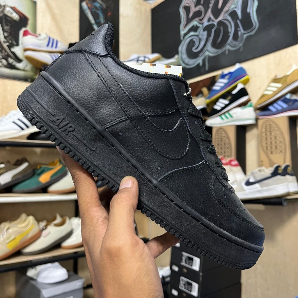 NIKE AF1 FULL BLACK BNIB