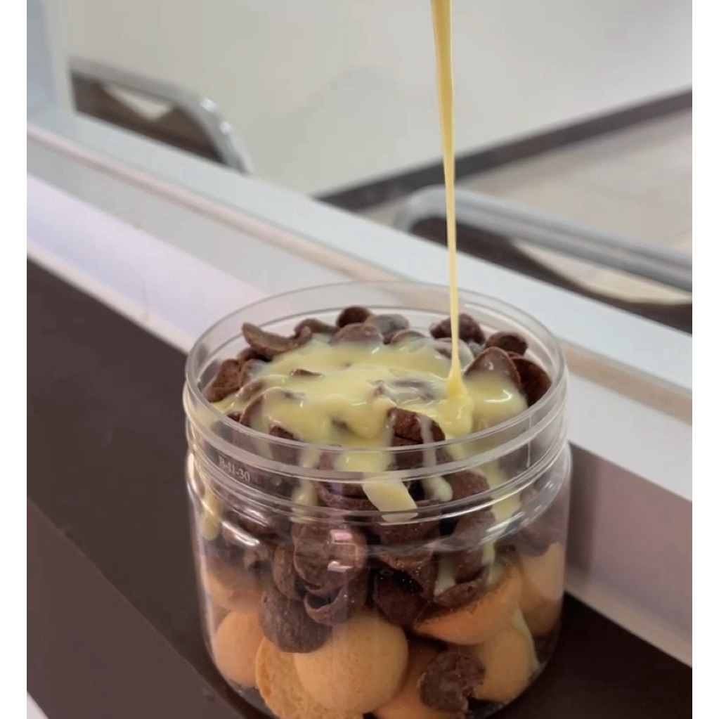 

JARLICIOUS - Cookies and cereal snack lumer in jar. TIRAMISSYOU