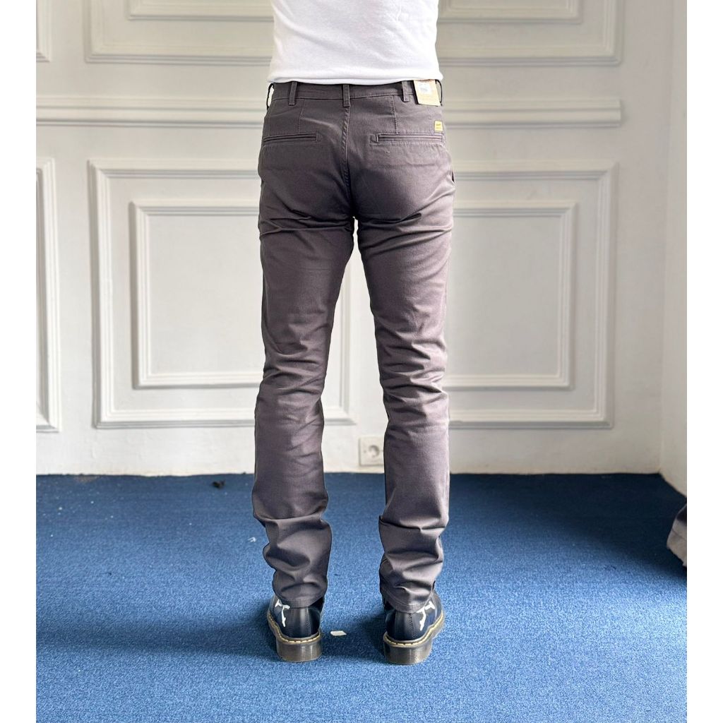 CHINOS WRANGLER WRANCHER SLIMFIT DARK GREY