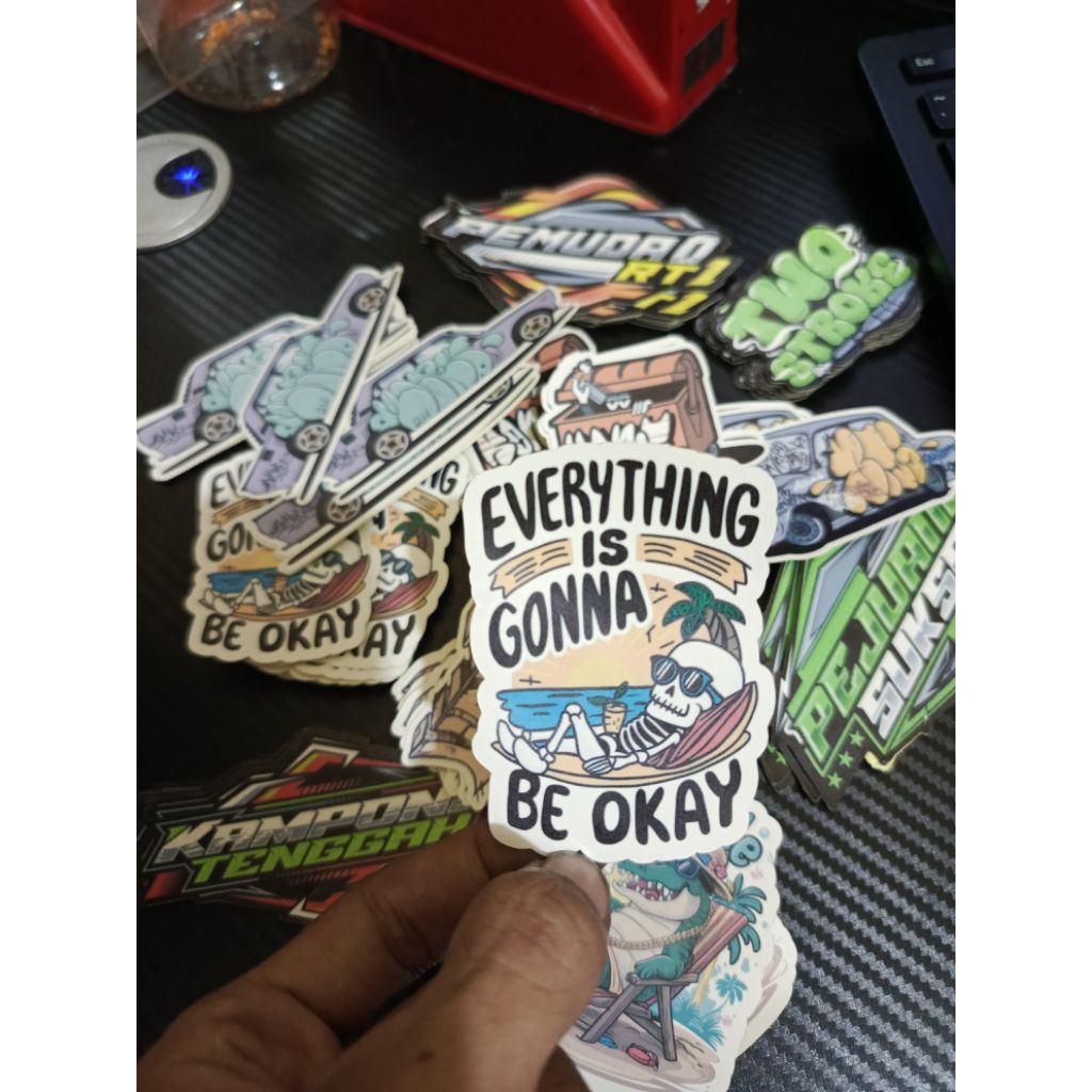 

Cetak Sticker Print & Cut Vinyl A3+ / Sticker Vinyl A3+ / Cetak Sticker Label Kiss Cut/Die Cut