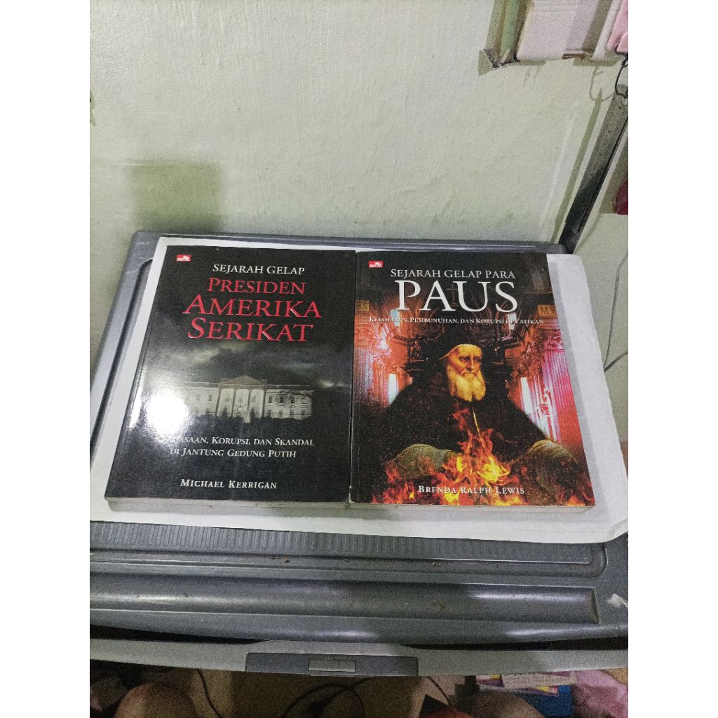 buku sejarah gelap presiden Amerika, paus dan para Kaisar romawi/harga per buku