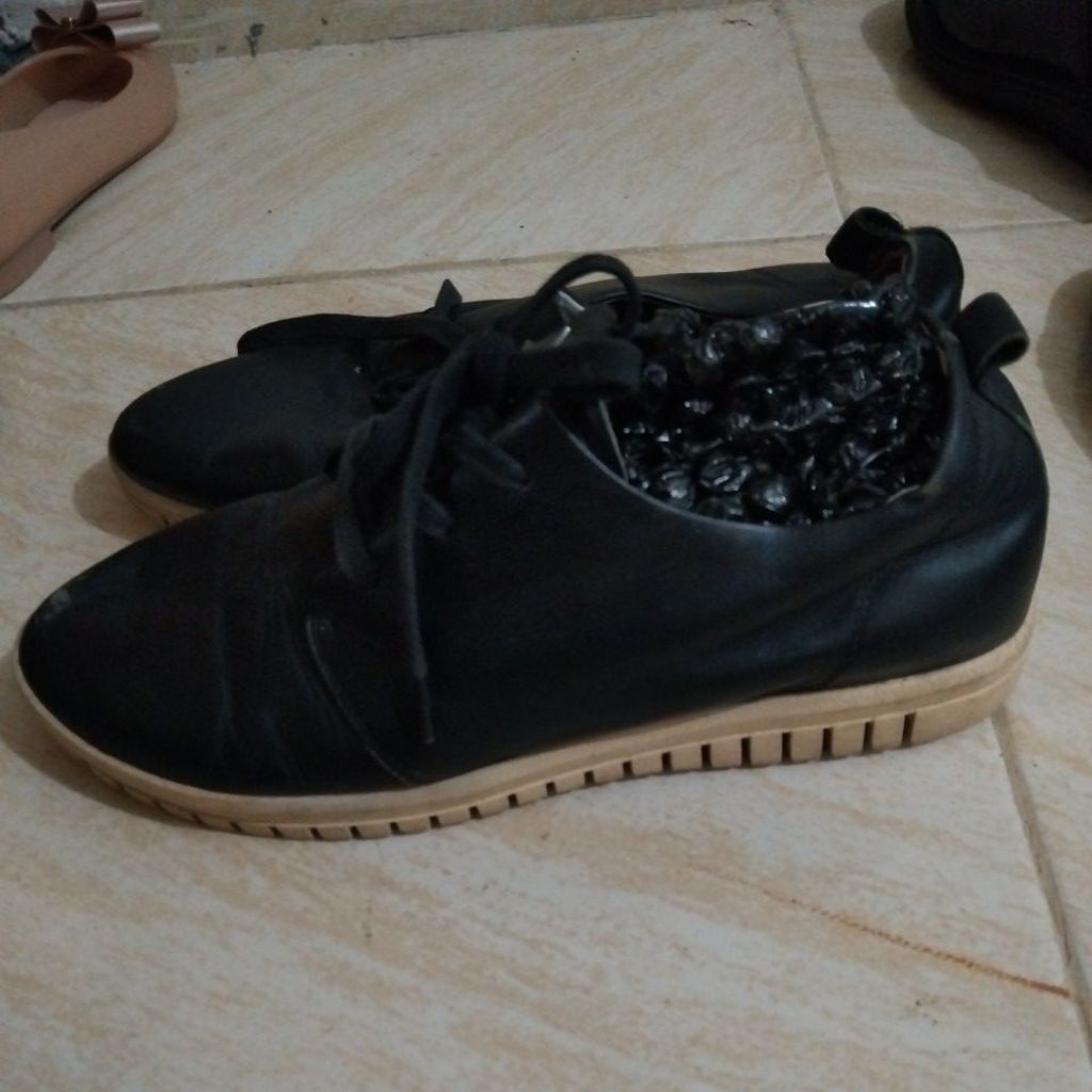 sepatu kulit wanita size 38