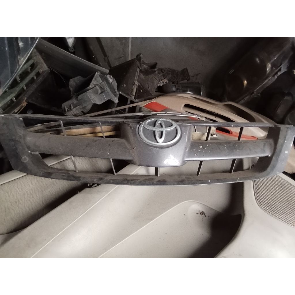 Grill Innova 2004-2007