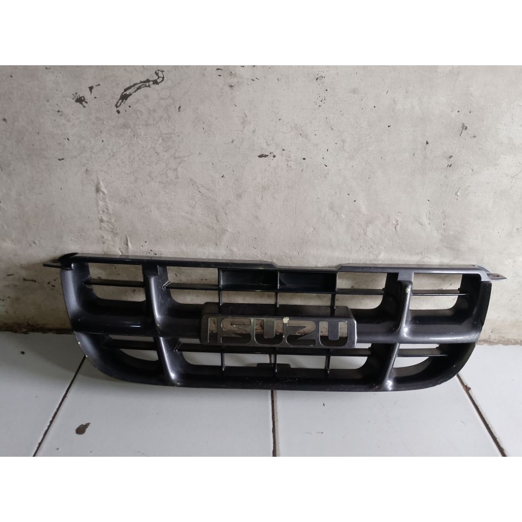 Grille grill tengah atas/bawah  isuzu Panther Kapsul Touring original