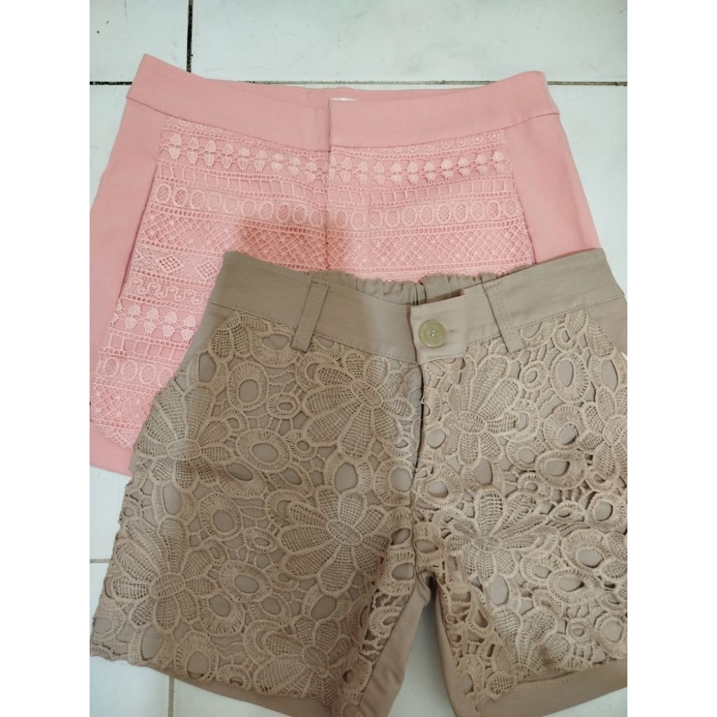 PRELOVED — CELANA PENDEK WANITA MOTIF