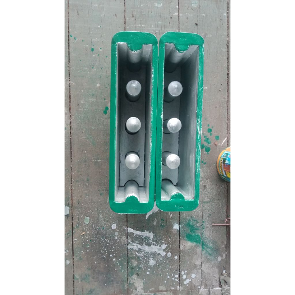 cetakan batako panjang 32cm berlubang 3