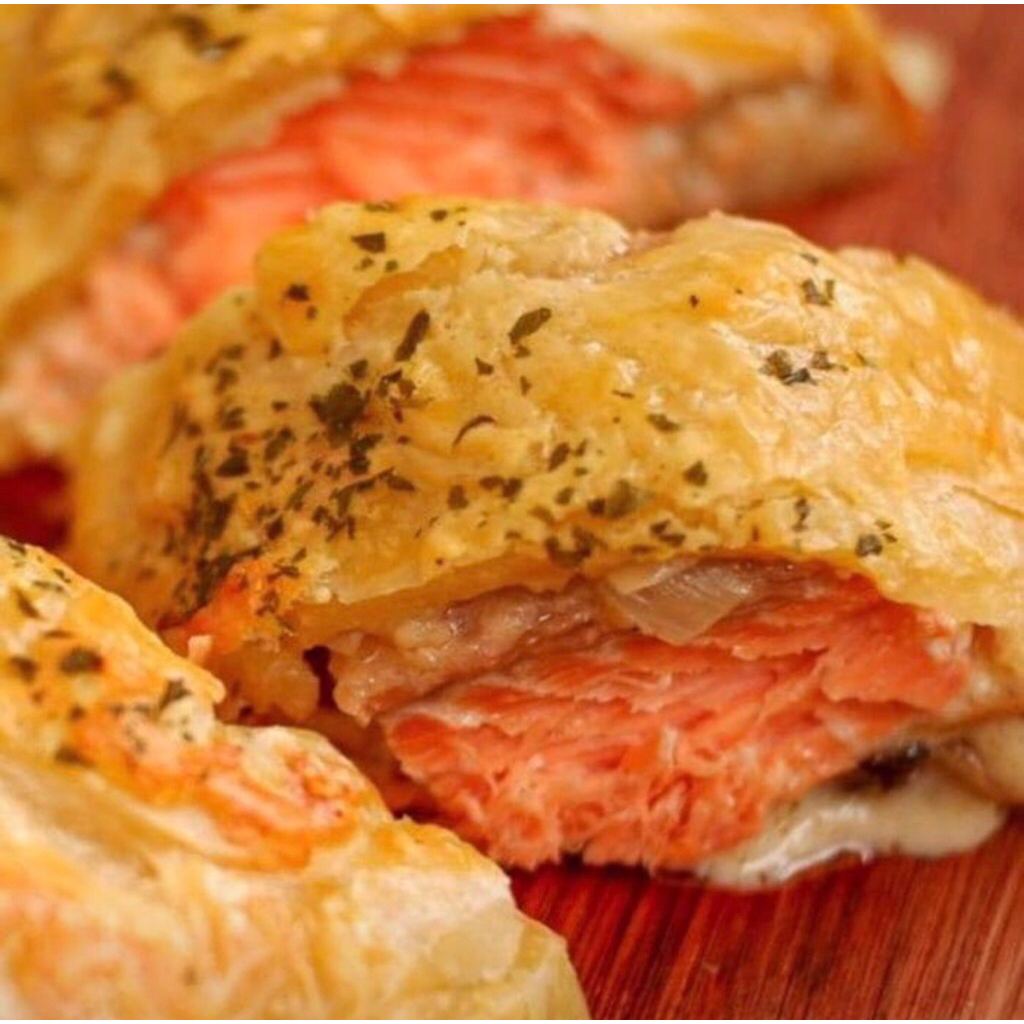 

Salmon Pastry (Salmon Whole)