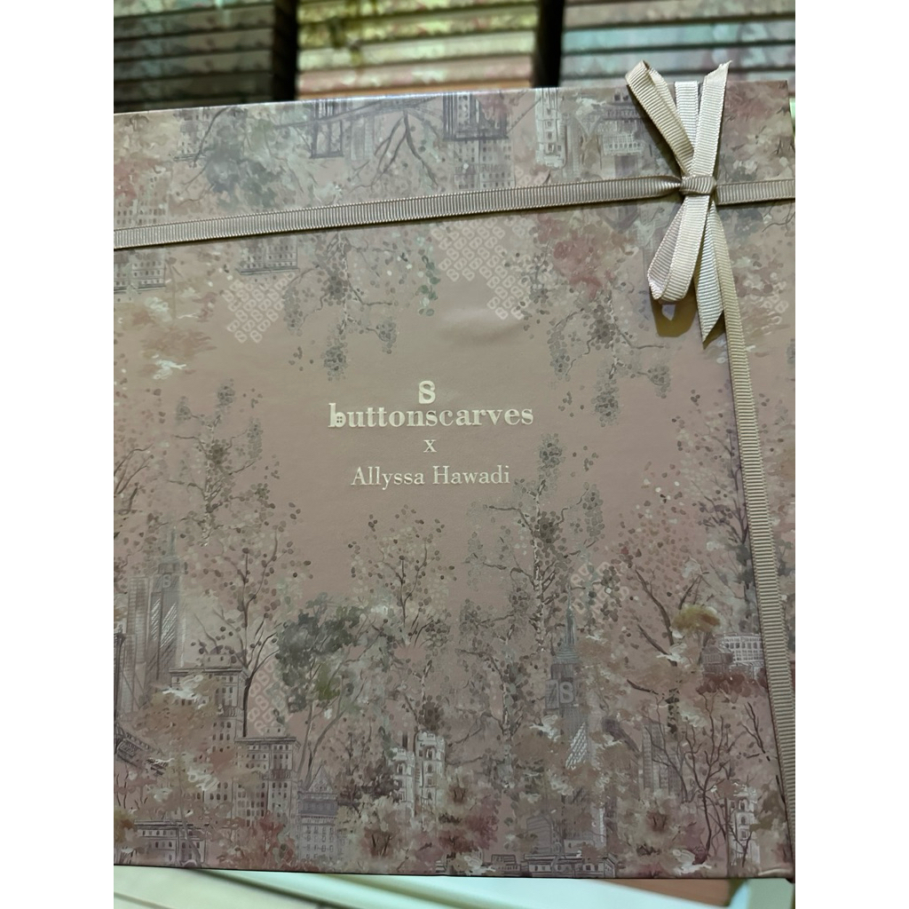 NEW Buttonscarves New York 3 Series Bowery