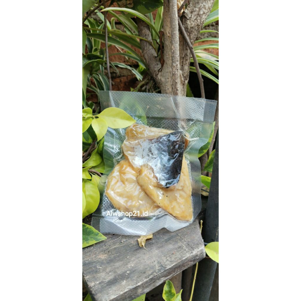 

Ikan Asin Jambal Atau Kepis/ Patin 100 gram Isi 4 potong