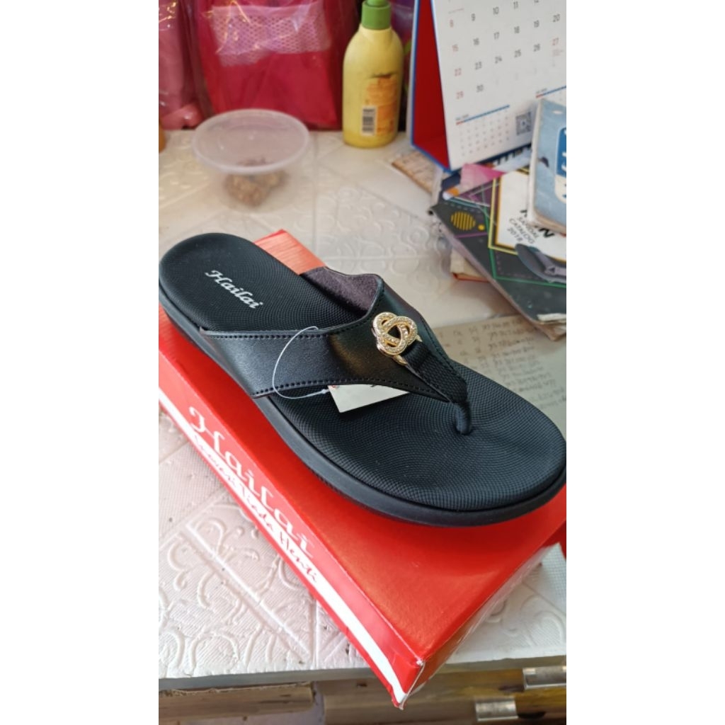 sandal jepit hailai