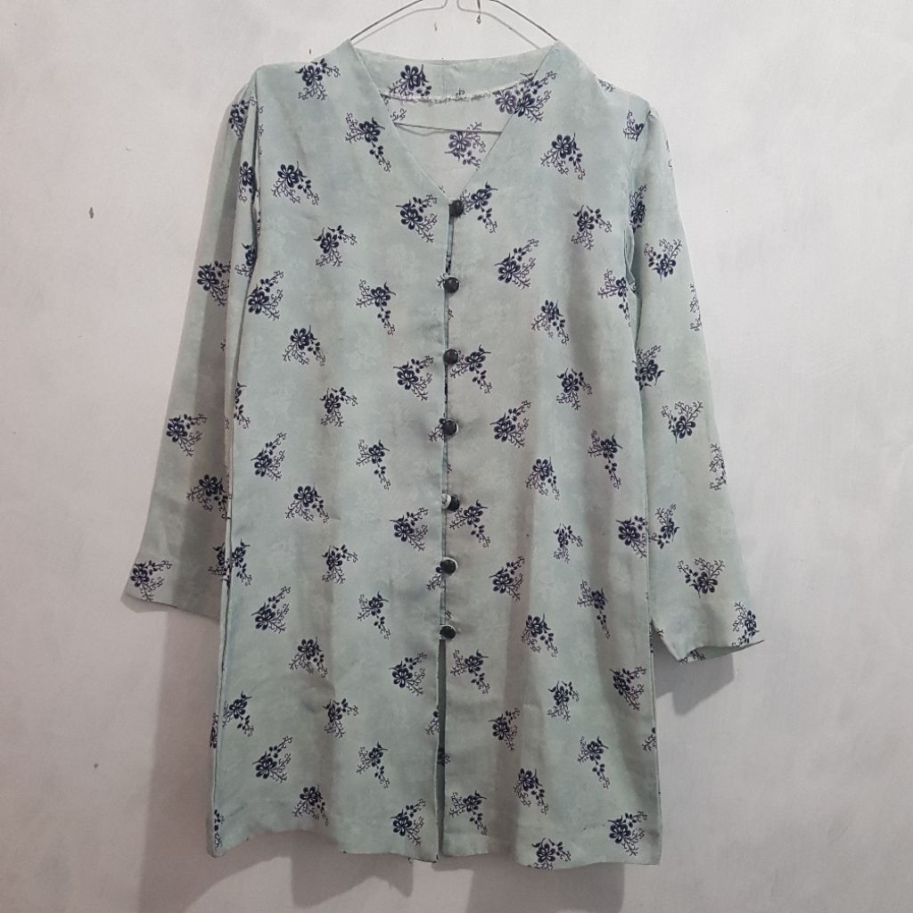 Preloved Blouse Kancing Depan Motif Bunga Warna Mint