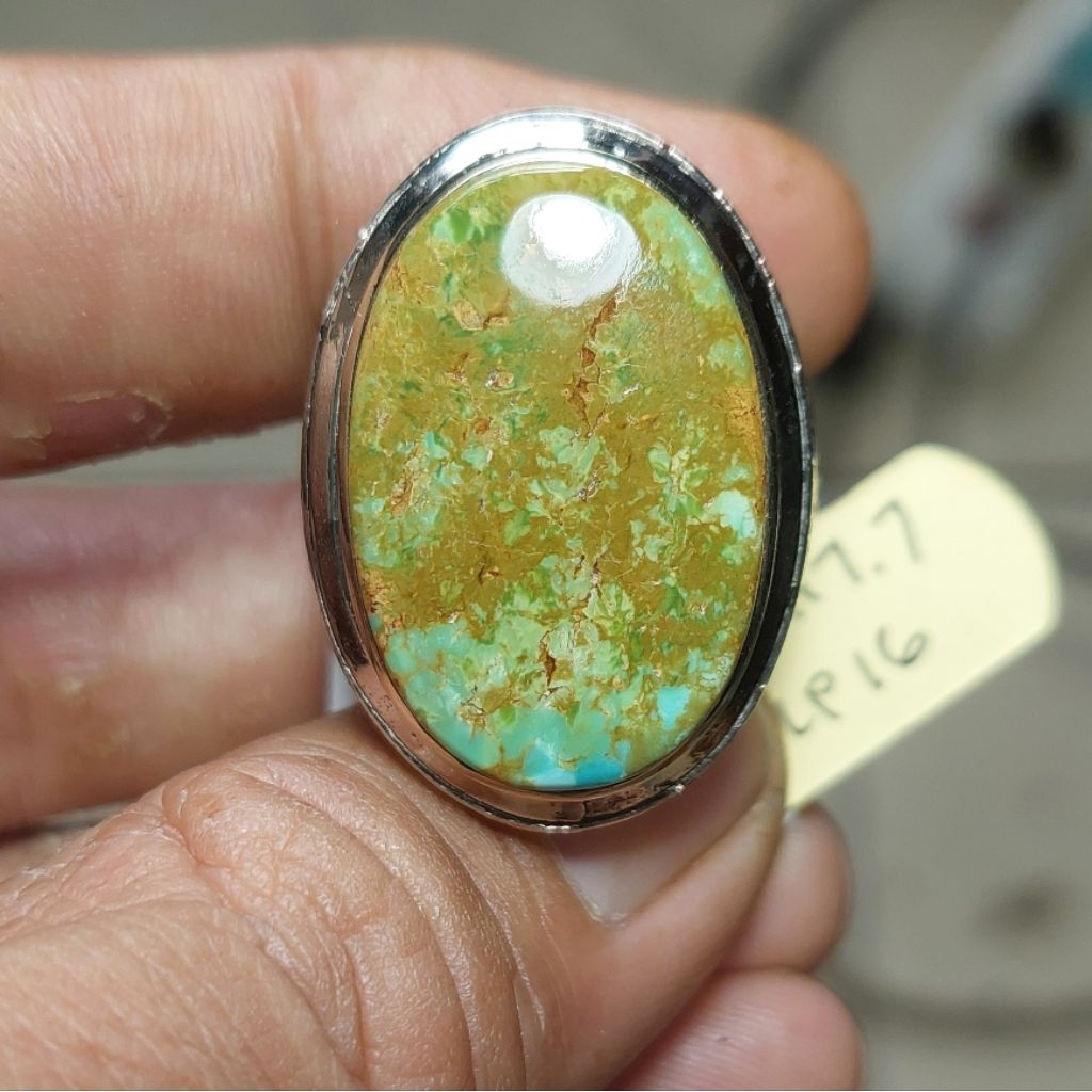 Natural Pirus Persia lawasan hijau jumbo abstrak 25×17×7 mm