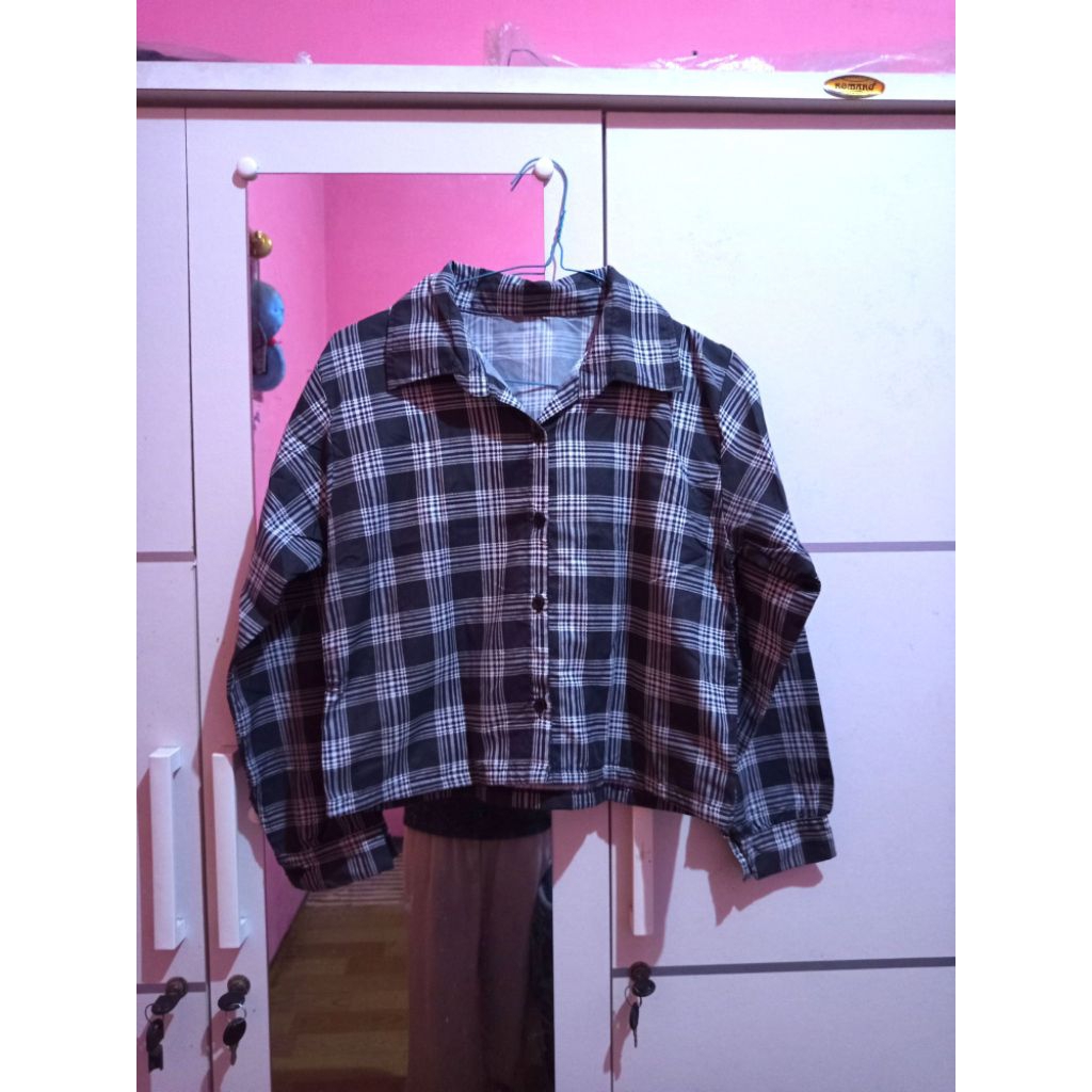 Kemeja crop kotak-kotak