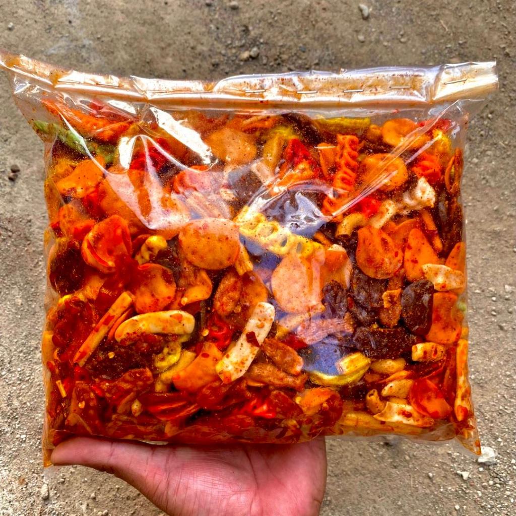 

Kerupuk Seblak Campur Pedas Daun Jeruk 500 gram