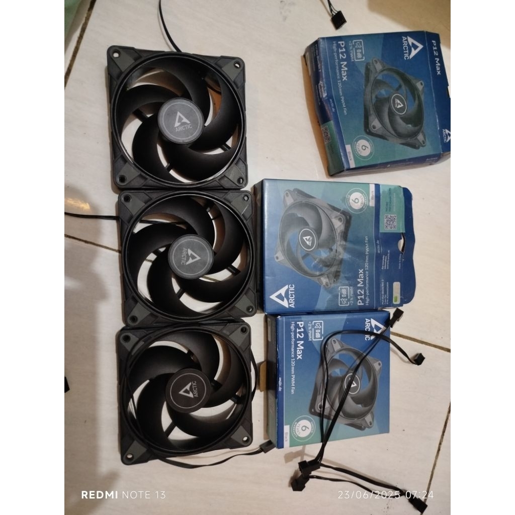 Fan Arctic P12 max