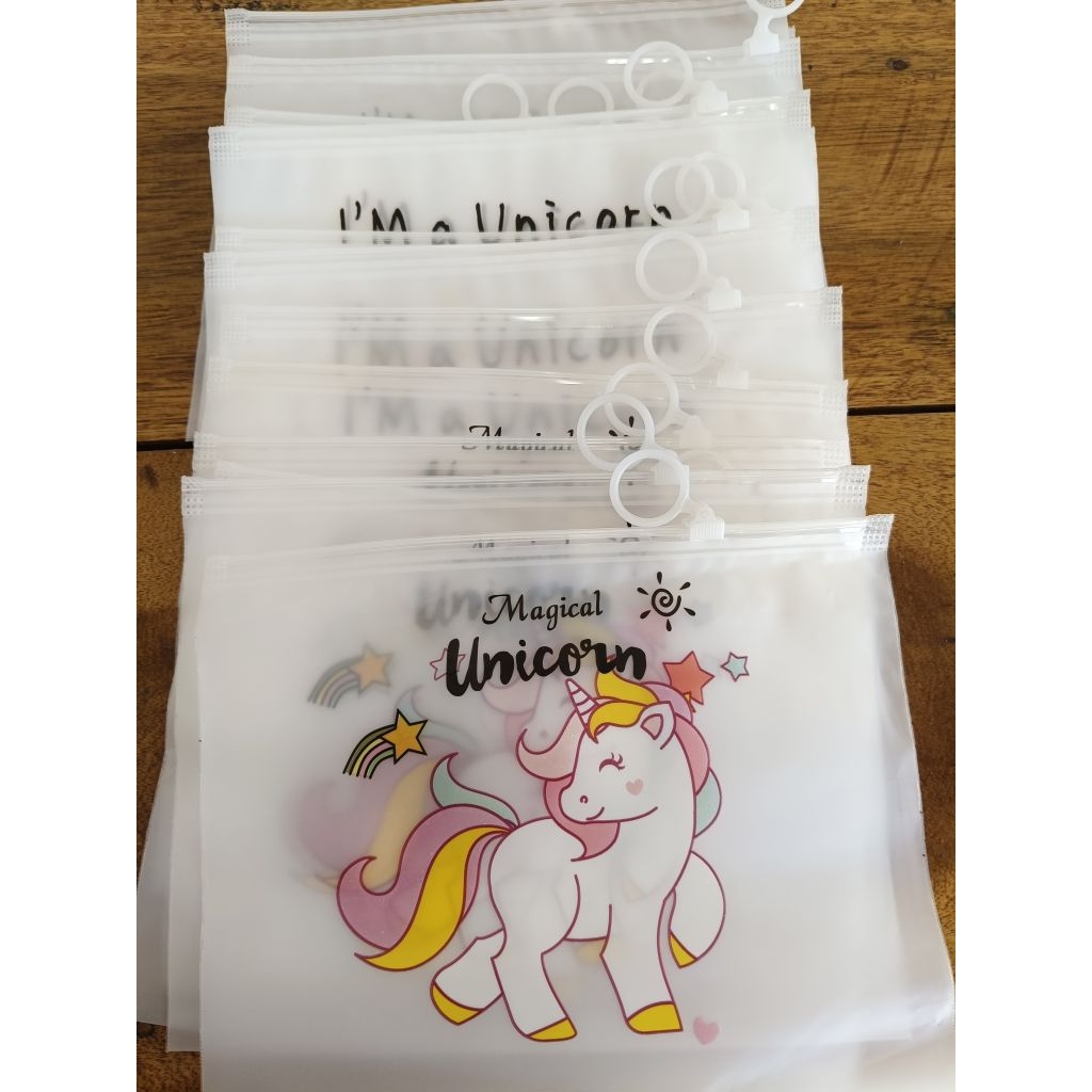 

TEMPAT PENSIL PLASTIK UNICORN