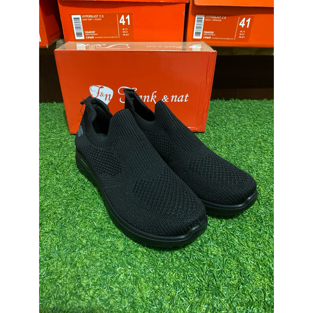 sepatu wanita - slip on - N18 by frank & nat warna all black