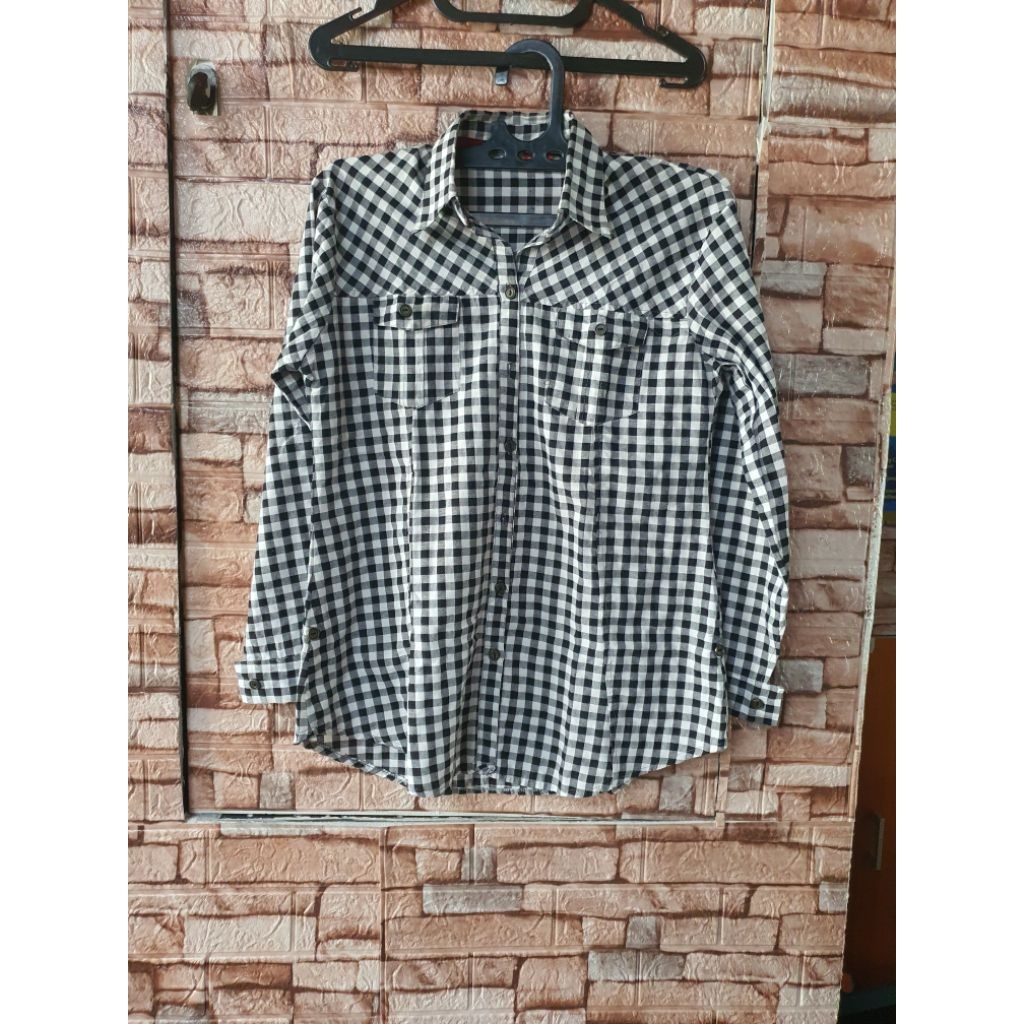 

Preloved | Kotak-Kotak Hitam Putih