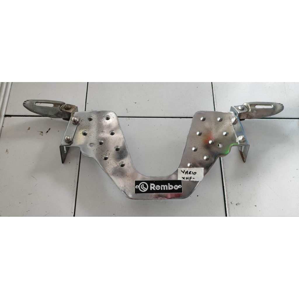 Pijakan Kaki Vario 110 Karbu lama Footstep depan vario 2006