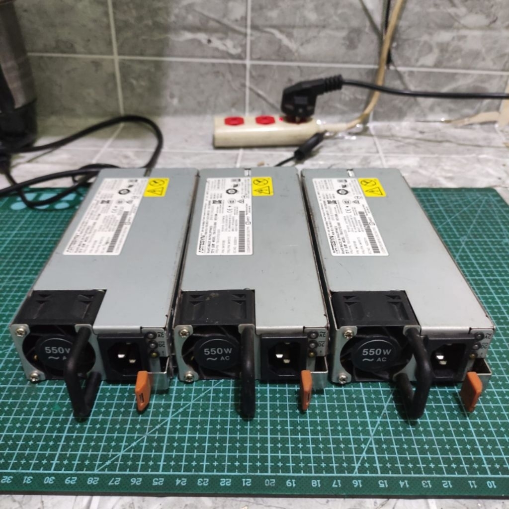 ARTESYN POWER SUPPLY SERVER 12V 45.1A 550W PSU SWITCHING MODEL 700-013702-0000