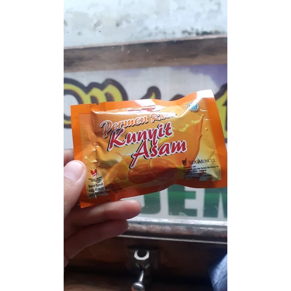 

PERMEN KUNYIT ASAM 1 DUS 15 BGKS SIDOMUNCUL