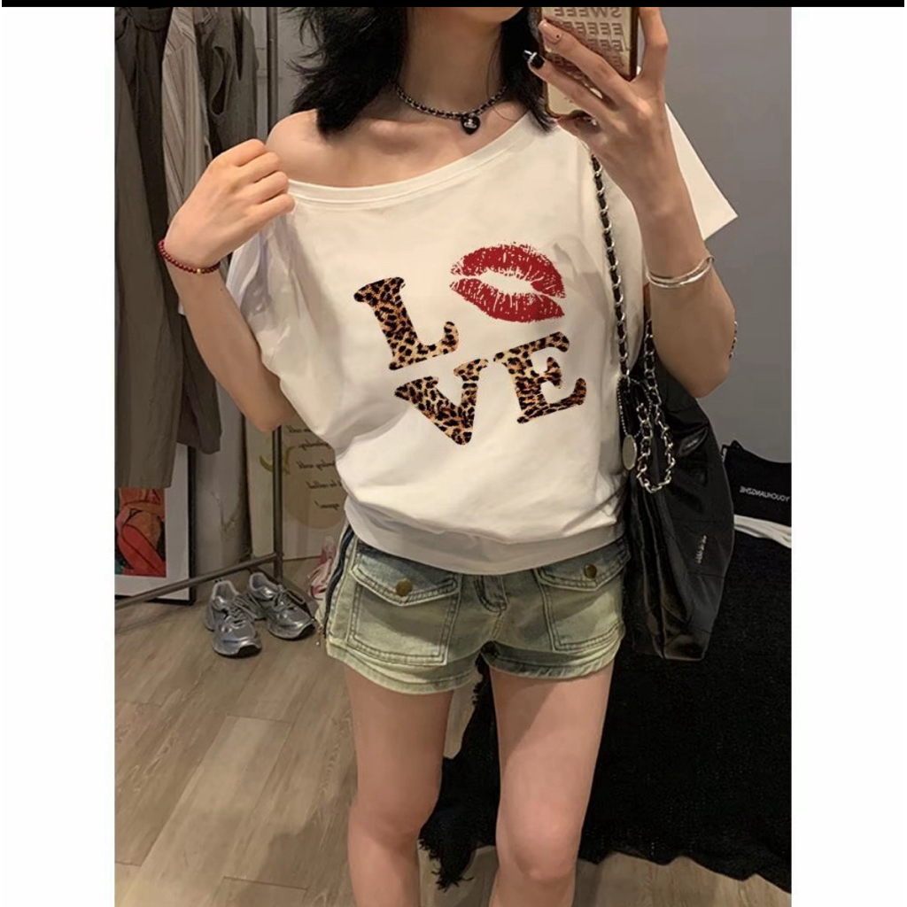 Kaos lengan pendek Love tutul macan