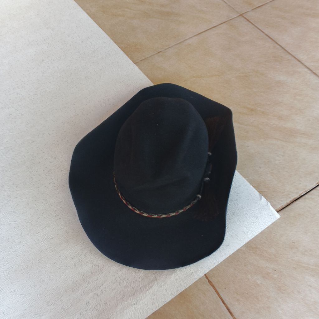 akubra rough rider