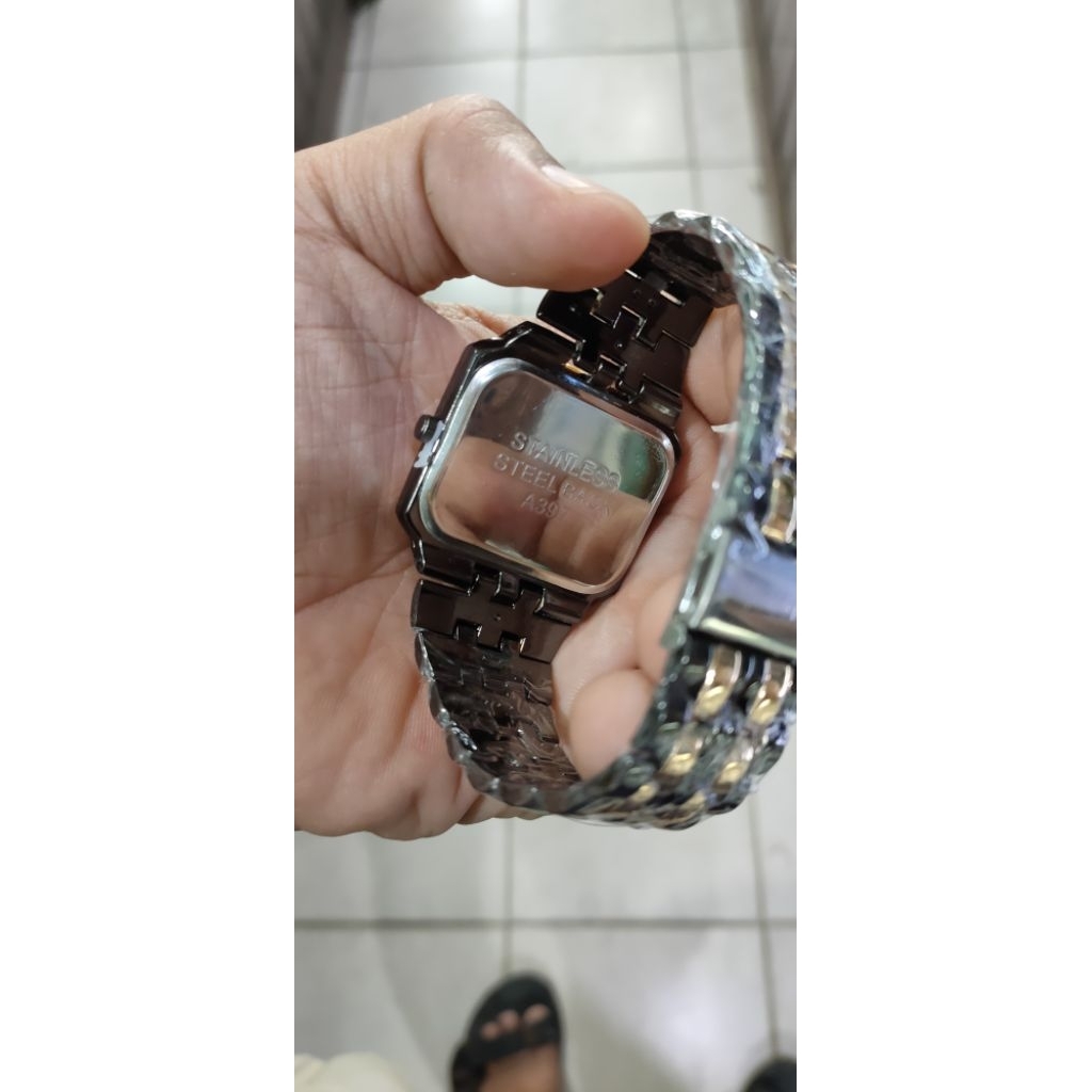 jam tangan pria sport stainless steel elegan warna kombinasi Rose gold Black persegi siap pakai jam 