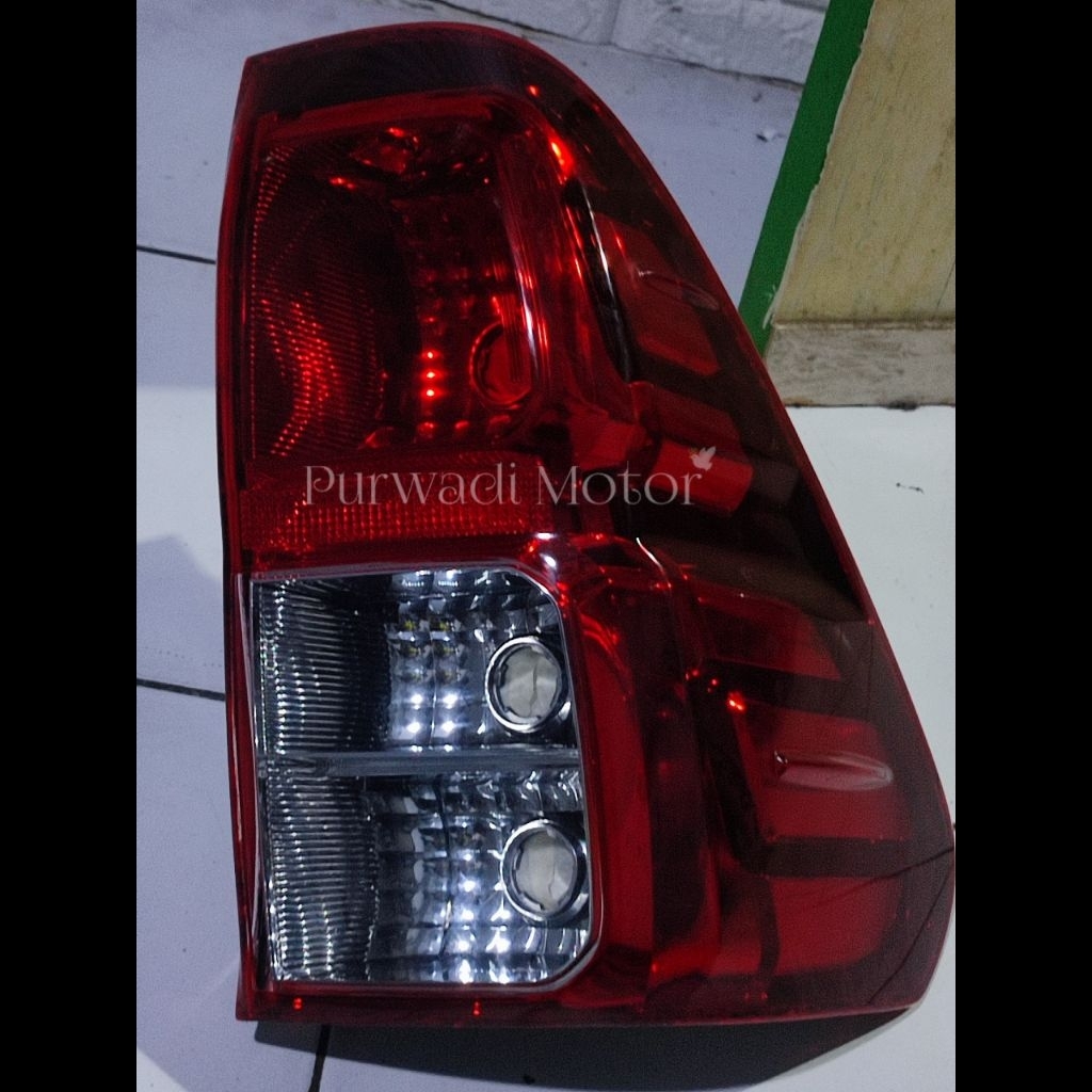Stoplamp lampu belakang Hilux 2015 2018 Original