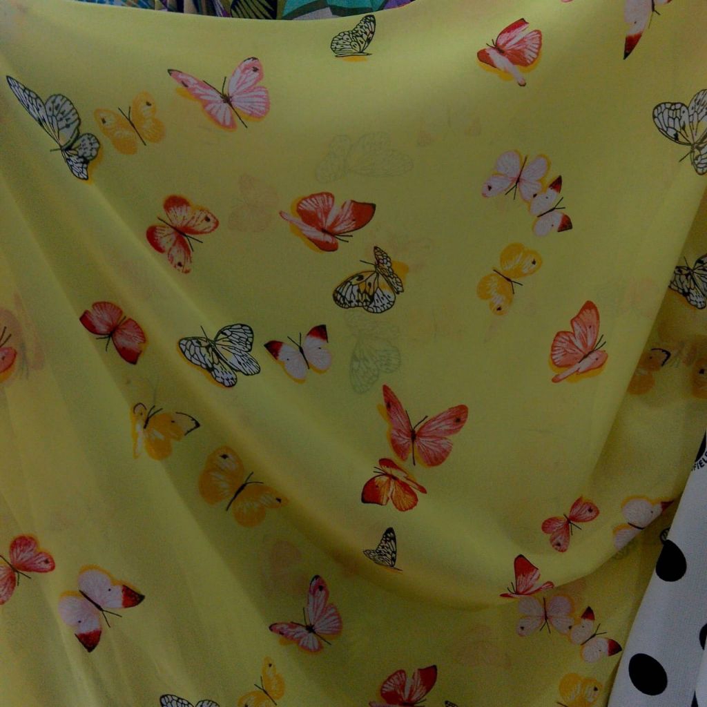 Kain Motif Kupu-Kupu Ceria – Warna Kuning - Kain Meteran½