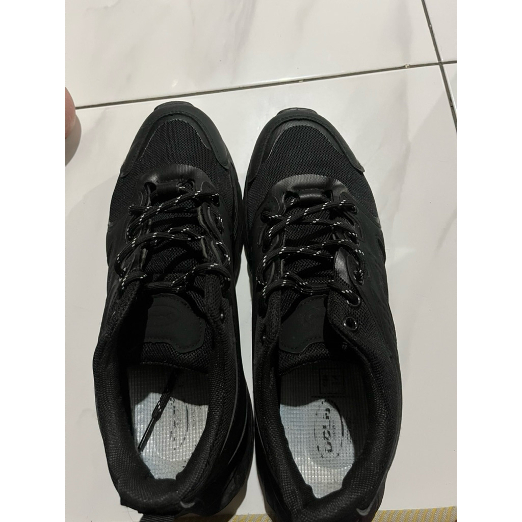 sepatu declan ukuran 43/44