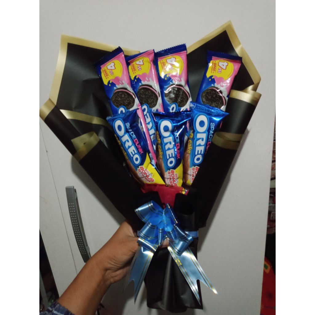 

BUKET ULANG TAHUN/ WISUDA OREO BISCUIT MIX OREO CAKE