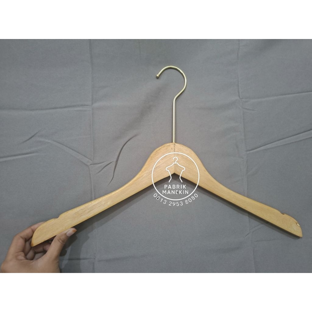 hanger baju/hanger baju dewasa/hanger kayu/hanger kayu dewasa/hanger kayu standar/gantungan baju/ ga