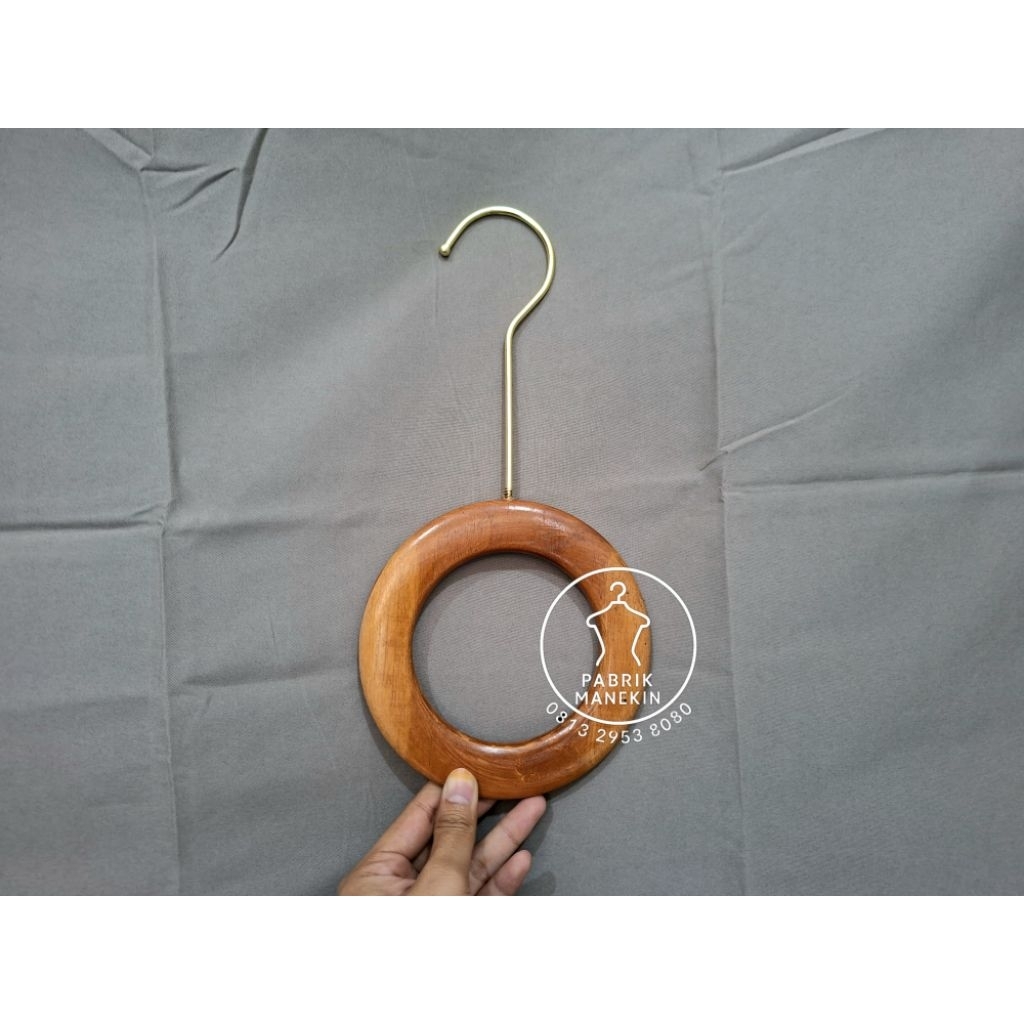 hanger kayu bulat/hanger hijab bulat/hanger shal kayu/hanger hijab kayu/gantungan shal/gantungan hij