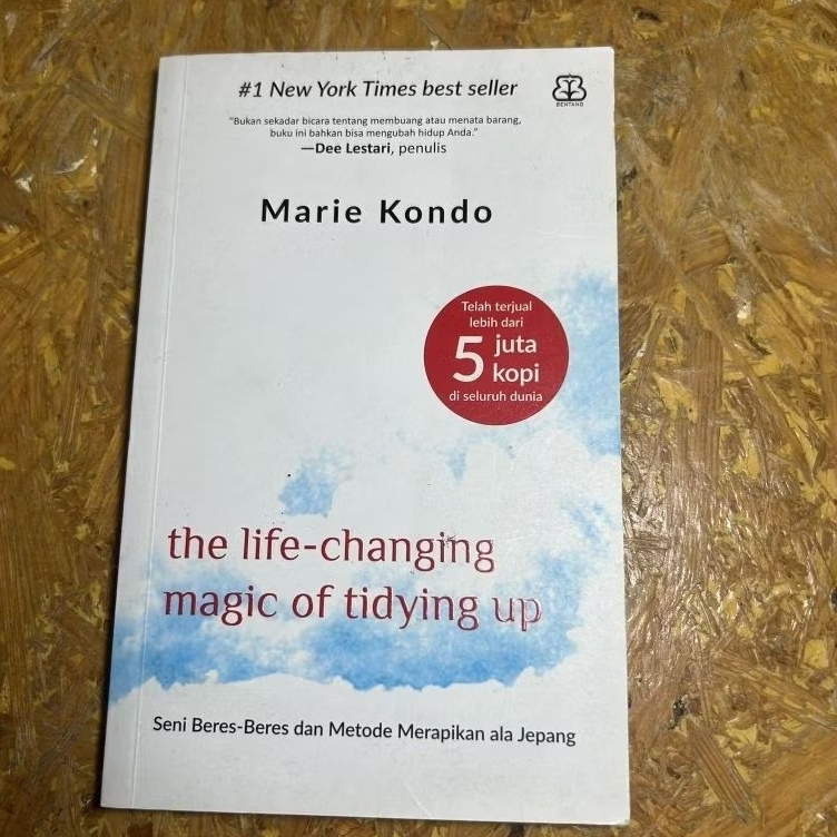 Buku bekas preloved TLCMOTU Up by Marie Kondo
