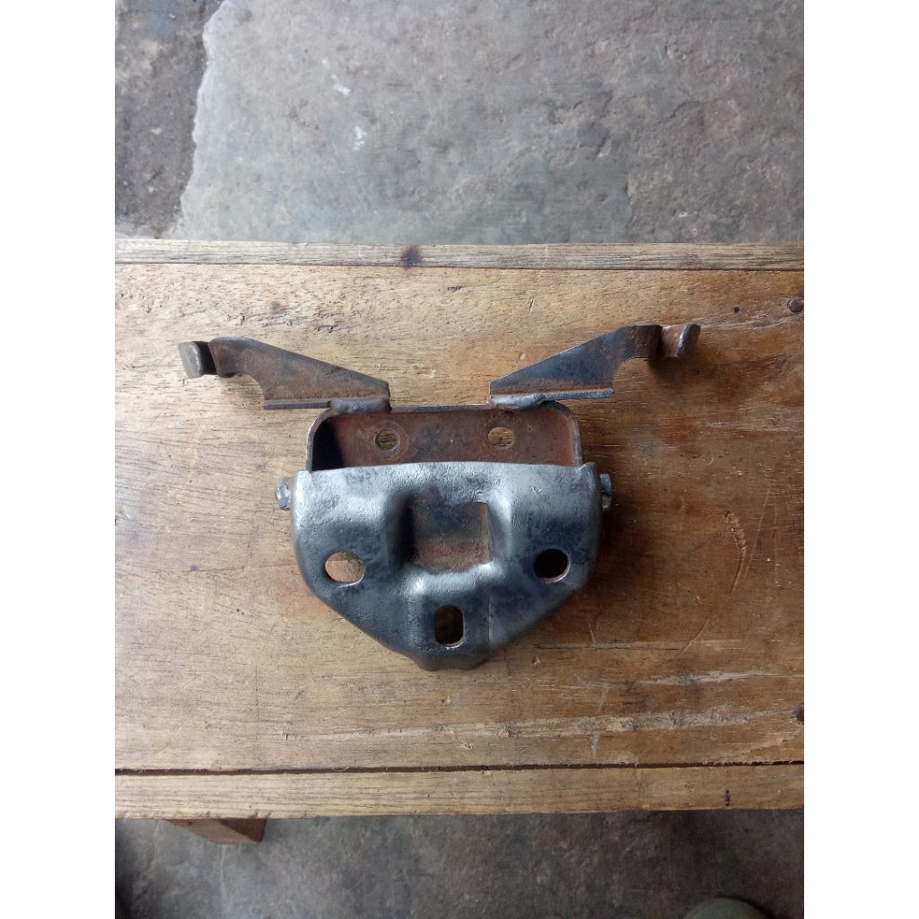 engsel jok motor Honda Astrea grand Astrea Star original bekas copotan second