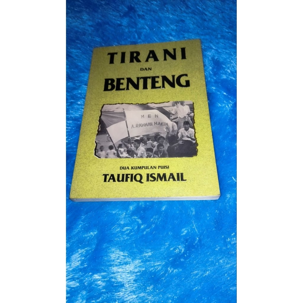 buku judul tirani dan benteng,dua kumpulan puisi taufiq Ismail