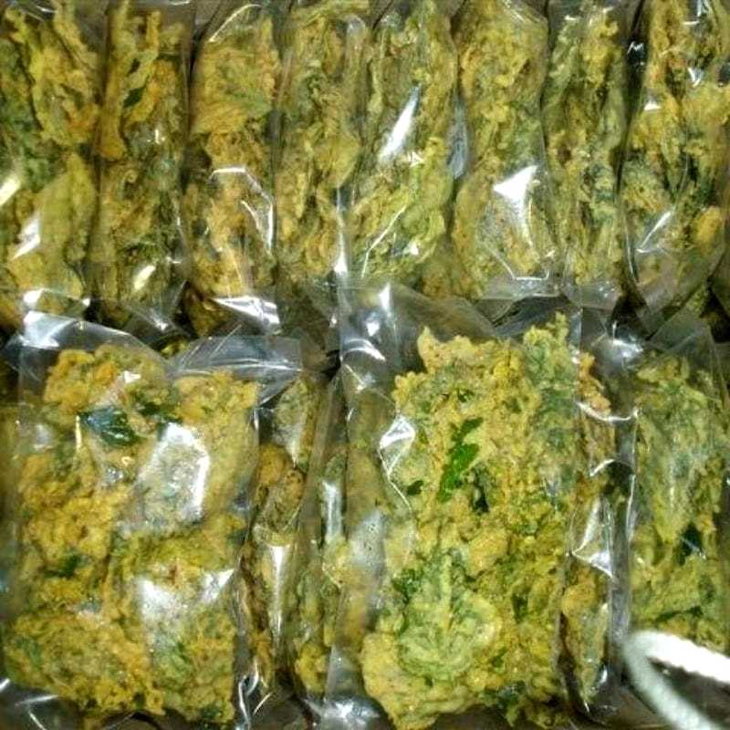 

Keripik Daun Bayam Berat 250 GRAM enak dan gurih