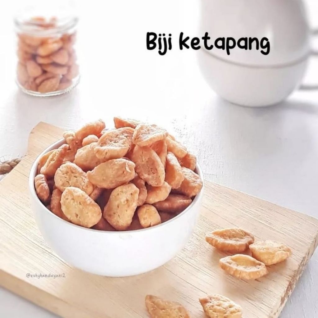 

Kue Lebaran Biji Ketapang 250 Gram Khas Tegal Gurih Renyah Enak