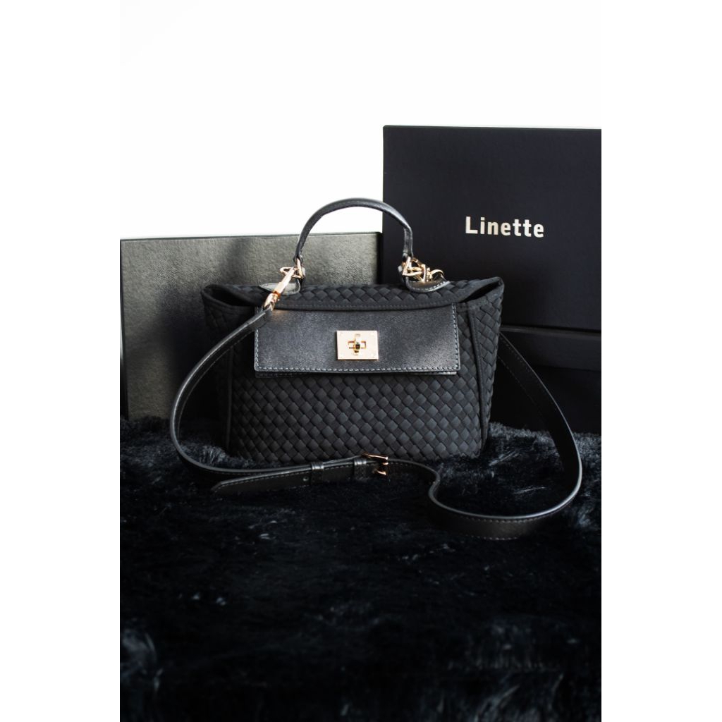 Linette gillie bag/ tas selempang anyam/ top handle bag anyam