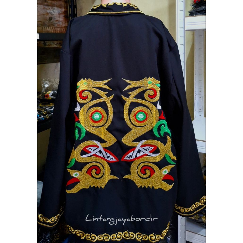 baju adat dayak pria